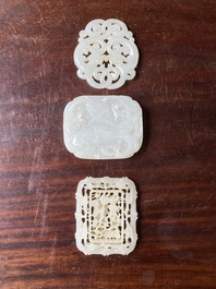 Deux plaques ajour&eacute;es et une plaque de sceptre ruyi en jade blanc, Chine, Qing