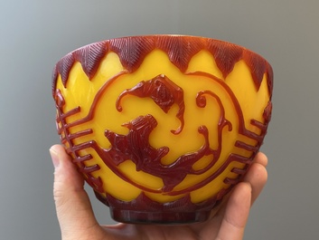 Twee Chinese kommen in Peking glas, Qianlong merken, 19/20e eeuw