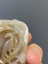 Vier Chinese snijwerken in witte en celadon jade, Qing/Republiek