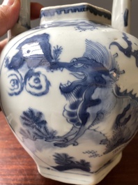 Een Chinese blauw-witte wijnkan met kylins, Transitie periode