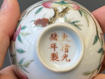 Vijf Chinese famille rose 'negen perziken' kommetjes, Guangxu merk en periode