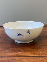 Bol en porcelaine de Chine en bleu et blanc &agrave; d&eacute;cor floral, Qianlong/Jiaqing