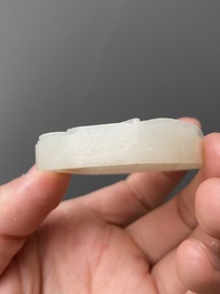 Deux plaques ajour&eacute;es et une plaque de sceptre ruyi en jade blanc, Chine, Qing