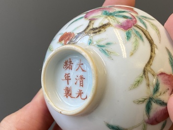 Vijf Chinese famille rose 'negen perziken' kommetjes, Guangxu merk en periode