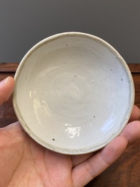 Een Chinese blauw-witte dekseldoos, Qianlong merk, 19e eeuw