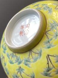 A Chinese yellow-ground famille verte 'bamboo' bowl, Tongzhi mark, 19/20th C.