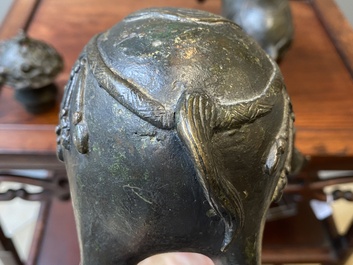 Paire de br&ucirc;le-parfums en forme d'&eacute;l&eacute;phant en bronze, Chine, Ming