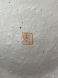 Een Chinese qianjiang cai dekselvaas en een kom, 19/20e eeuw