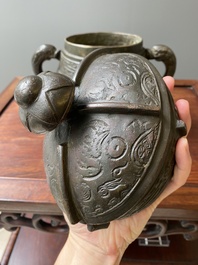 R&eacute;cipient &agrave; vin rituel archa&iuml;que en bronze dans le style des Zhou de l'Ouest, 'you', Chine, Ming