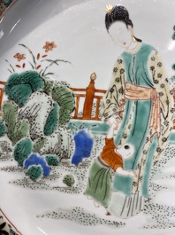 Une paire de plats et une assiette en porcelaine de Chine famille verte, Kangxi
