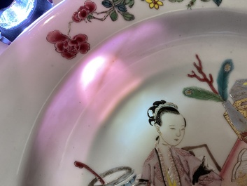 Assiette en porcelaine de Chine coquille d'oeuf au dos en rouge de rubis, Yongzheng