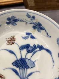 Vijf Chinese blauw-witte en koperrode kommen, Xuande merk, Wanli