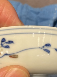 Vijf Chinese blauw-witte en koperrode kommen, Xuande merk, Wanli