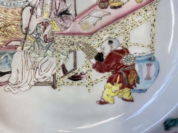 Assiette en porcelaine de Chine coquille d'oeuf au dos en rouge de rubis, Yongzheng