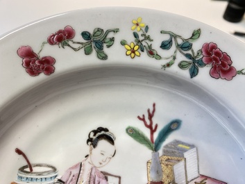 Assiette en porcelaine de Chine coquille d'oeuf au dos en rouge de rubis, Yongzheng