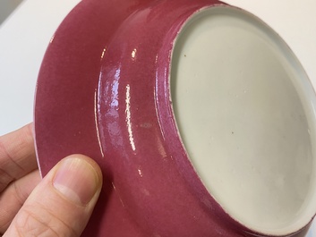 Assiette en porcelaine de Chine coquille d'oeuf au dos en rouge de rubis, Yongzheng