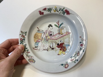 Assiette en porcelaine de Chine coquille d'oeuf au dos en rouge de rubis, Yongzheng