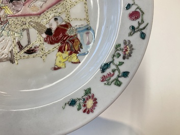 Assiette en porcelaine de Chine coquille d'oeuf au dos en rouge de rubis, Yongzheng