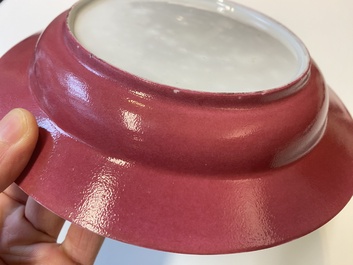 Assiette en porcelaine de Chine coquille d'oeuf au dos en rouge de rubis, Yongzheng