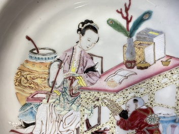 Assiette en porcelaine de Chine coquille d'oeuf au dos en rouge de rubis, Yongzheng