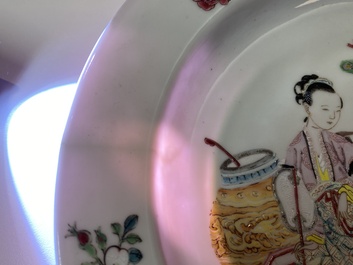 Assiette en porcelaine de Chine coquille d'oeuf au dos en rouge de rubis, Yongzheng
