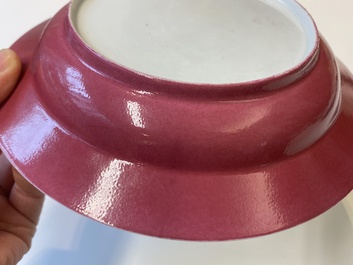 Assiette en porcelaine de Chine coquille d'oeuf au dos en rouge de rubis, Yongzheng