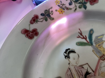 Assiette en porcelaine de Chine coquille d'oeuf au dos en rouge de rubis, Yongzheng