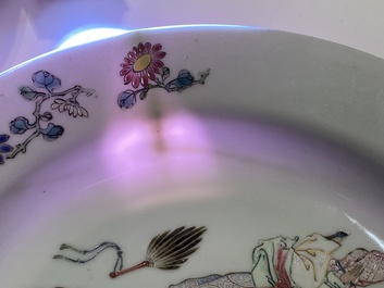 Assiette en porcelaine de Chine coquille d'oeuf au dos en rouge de rubis, Yongzheng