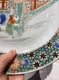 Une paire de plats et une assiette en porcelaine de Chine famille verte, Kangxi