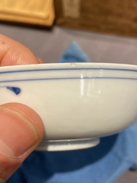 Vijf Chinese blauw-witte en koperrode kommen, Xuande merk, Wanli