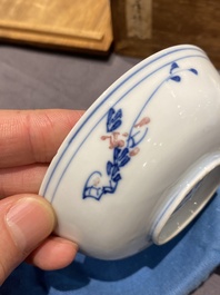 Vijf Chinese blauw-witte en koperrode kommen, Xuande merk, Wanli