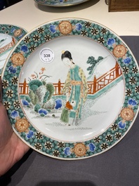Une paire de plats et une assiette en porcelaine de Chine famille verte, Kangxi