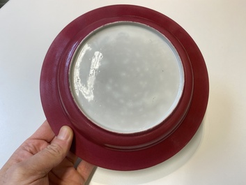 Assiette en porcelaine de Chine coquille d'oeuf au dos en rouge de rubis, Yongzheng