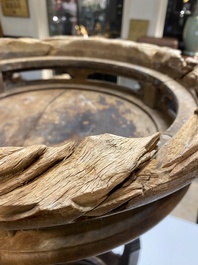 Een Chinese huanghuali houten sokkel voor een wierookbrander met decor van mythische dieren, 'xiangji', Ming