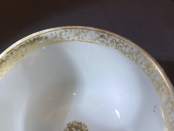 Un service &agrave; th&eacute; de 21 pi&egrave;ces en porcelaine de Chine aux armes de 'Van der Cruyce' pour le march&eacute; belge, Qianlong