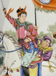 Paire de vases en porcelaine de Chine famille rose &agrave; d&eacute;cor de l'histoire de Hua Mulan, marque de Jingdezhen, R&eacute;volution Culturelle