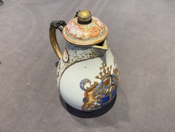 Un service &agrave; th&eacute; de 21 pi&egrave;ces en porcelaine de Chine aux armes de 'Van der Cruyce' pour le march&eacute; belge, Qianlong
