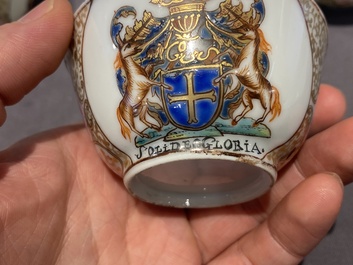 Un service &agrave; th&eacute; de 21 pi&egrave;ces en porcelaine de Chine aux armes de 'Van der Cruyce' pour le march&eacute; belge, Qianlong