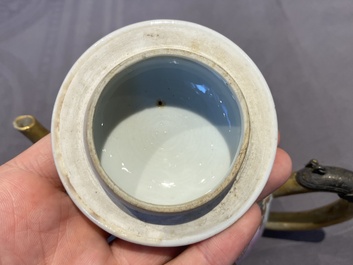 Un service &agrave; th&eacute; de 21 pi&egrave;ces en porcelaine de Chine aux armes de 'Van der Cruyce' pour le march&eacute; belge, Qianlong