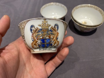 Un service &agrave; th&eacute; de 21 pi&egrave;ces en porcelaine de Chine aux armes de 'Van der Cruyce' pour le march&eacute; belge, Qianlong