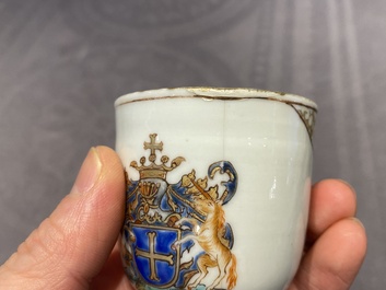 Un service &agrave; th&eacute; de 21 pi&egrave;ces en porcelaine de Chine aux armes de 'Van der Cruyce' pour le march&eacute; belge, Qianlong