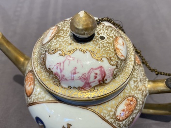 Un service &agrave; th&eacute; de 21 pi&egrave;ces en porcelaine de Chine aux armes de 'Van der Cruyce' pour le march&eacute; belge, Qianlong