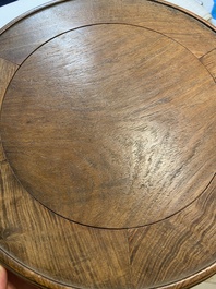 Een Chinese huanghuali houten sokkel voor een wierookbrander met decor van mythische dieren, 'xiangji', Ming
