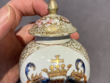 Un service &agrave; th&eacute; de 21 pi&egrave;ces en porcelaine de Chine aux armes de 'Van der Cruyce' pour le march&eacute; belge, Qianlong