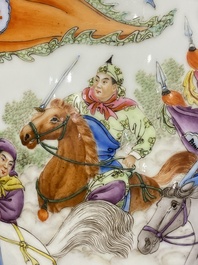 Paire de vases en porcelaine de Chine famille rose &agrave; d&eacute;cor de l'histoire de Hua Mulan, marque de Jingdezhen, R&eacute;volution Culturelle