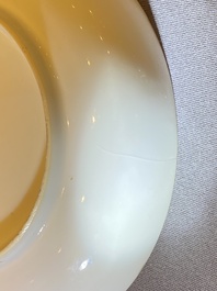 Un service &agrave; th&eacute; de 21 pi&egrave;ces en porcelaine de Chine aux armes de 'Van der Cruyce' pour le march&eacute; belge, Qianlong