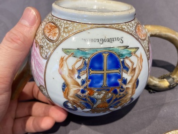 Un service &agrave; th&eacute; de 21 pi&egrave;ces en porcelaine de Chine aux armes de 'Van der Cruyce' pour le march&eacute; belge, Qianlong