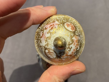 Un service &agrave; th&eacute; de 21 pi&egrave;ces en porcelaine de Chine aux armes de 'Van der Cruyce' pour le march&eacute; belge, Qianlong