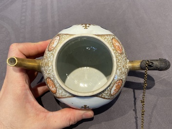 Un service &agrave; th&eacute; de 21 pi&egrave;ces en porcelaine de Chine aux armes de 'Van der Cruyce' pour le march&eacute; belge, Qianlong