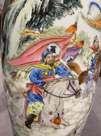 Paire de vases en porcelaine de Chine famille rose &agrave; d&eacute;cor de l'histoire de Hua Mulan, marque de Jingdezhen, R&eacute;volution Culturelle